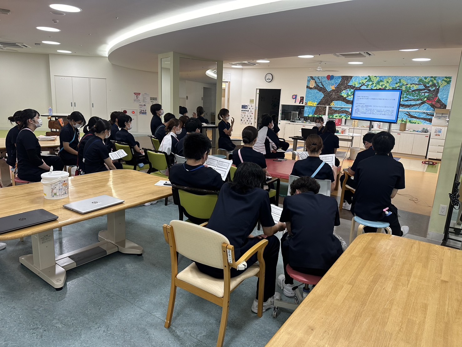 研修会で学ぶリハビリテーションスタッフ